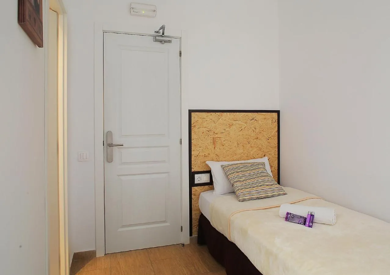 Hostal Balkonis Барселона Гостевой дом