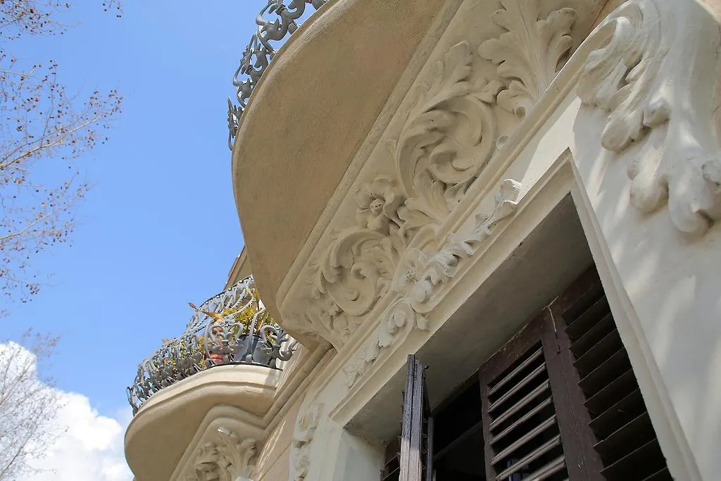 Hostal Balkonis Барселона 2*,