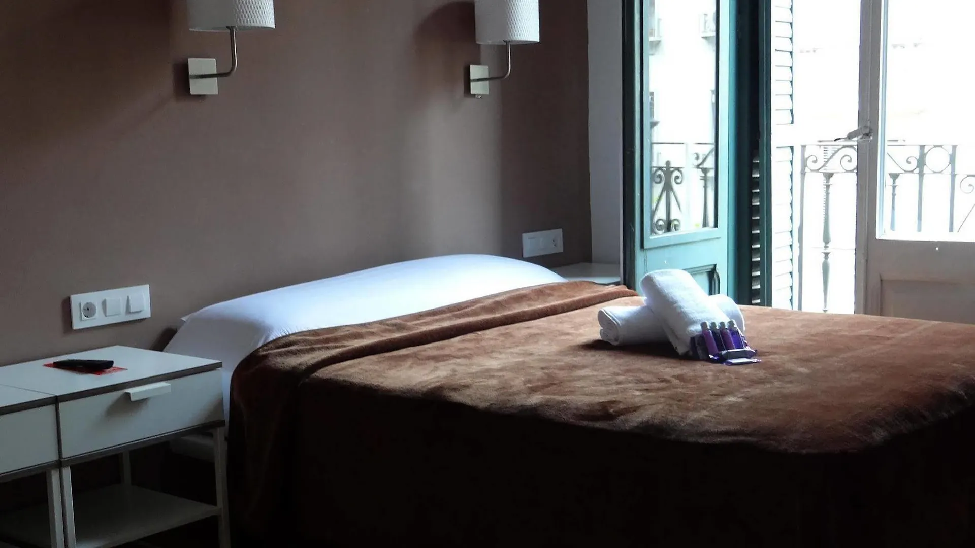 Hostal Balkonis Барселона